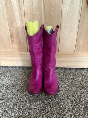 Frye Fuchsia Leather Carson Pull On Boots